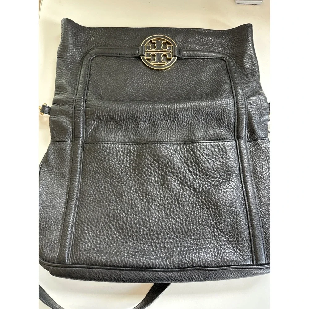 Tory‎ Burch Amanda Foldover Crossbody Bag Black Pebbled Leather Gold Logo purse